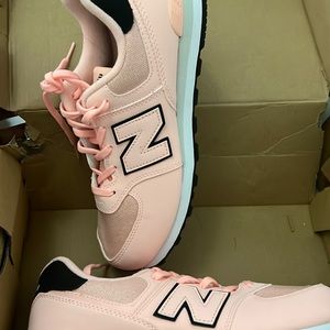 new balance shoe. Brand new, never worn in the box. Nice spring colorSize 6 1/2